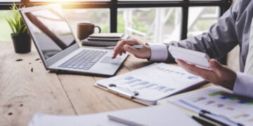 Güven endeksi hizmet ve perakende ticaret sektöründe arttı, inşaatta azaldı