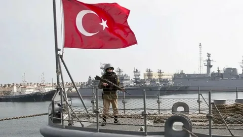 Lübnan'da Türk bayraklı gemilerin güvenlik seviyesi 3’e çıkarıldı Lubnanda Turk bayrakli gemilerin guvenlik seviyesi habermeydan