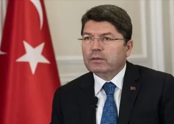 Bakan Tunç: Polis memurumuza geçmiş olsun dileklerimi iletiyorum