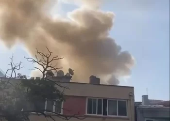 Şişli’de bir binanın çatısında yangın çıktı