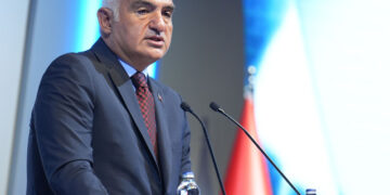 Bakan Ersoy açıkladı! Turizmde yıl sonu hedefi 61 milyon ziyaretçi