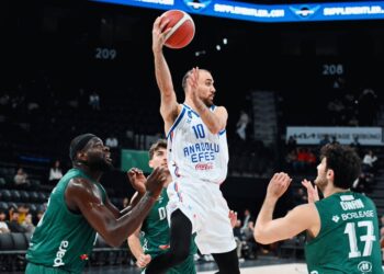 Anadolu Efes, Darüşşafaka’yı 2. yarıda geçti!