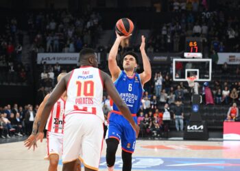 Anadolu Efes, Olympiakos’u son çeyrekte devirdi!