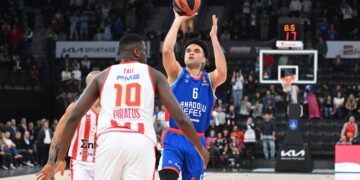 Anadolu Efes, Olympiakos’u son çeyrekte devirdi!
