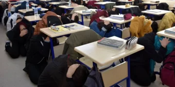 Deprem sonrası üç ilde okullar tatil edildi