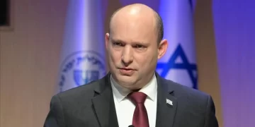 Eski İsrail Başbakanı’ndan İran’a saldırı çağrısı