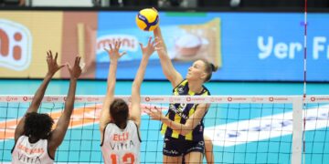 Fenerbahçe Medicana, Eczacıbaşı Dynavit’i devirip 5’te 5 yaptı!