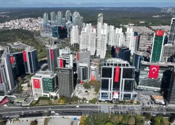 İstanbul’da 29 Ekim coşkusu: Gökdelenler bayraklarla donatıldı