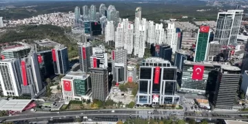 İstanbul’da 29 Ekim coşkusu: Gökdelenler bayraklarla donatıldı
