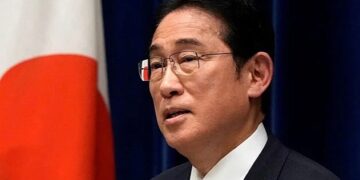 Japonya başbakanı kabinesiyle beraber istifa etti