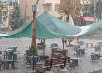 Muş Malazgirt’te, şiddetli yağmur ve dolu hayatı olumsuz etkiledi!