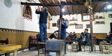 Muş’ta, havalar soğudu çay ocaklarında sobalar kuruldu!