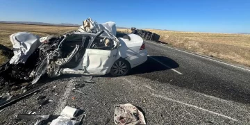 Muş’ta, otomobille tır’ın çarpışması sonucu 2 kişi hayatını kaybetti!
