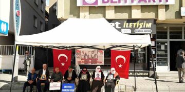 Muşlu annelerin evlat nöbeti kararlılıkla sürüyor!