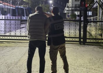 Sinop Boybat’ta, 14 yıl 9 ay cezası bulunan firari hükümlü yakalandı!