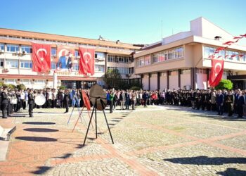 Sinop’ta, 29 Ekim Cumhuriyet Bayramı çelenk sunma töreni düzenlendi!