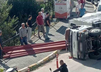 Sinop’ta, kamyonetin devrilmesi sonucu 1 kişi yaralandı!
