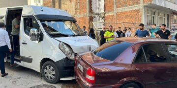 Sinop’ta, okul servisi ile otomobil çarpışması sonucu 7 öğrenci yaralandı!