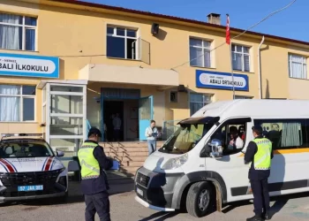 Sinop’ta, okul servislerine ve sürücülerine trafik denetimi!
