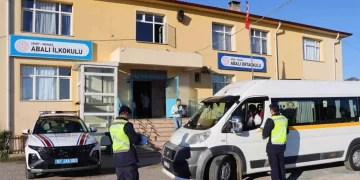 Sinop’ta, okul servislerine ve sürücülerine trafik denetimi!