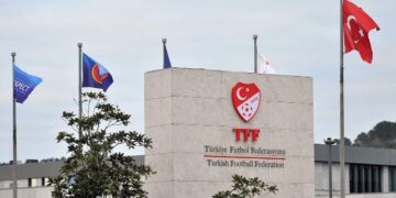 TFF, maçlarda saygı duruşu ve siyah bant takılacağını duyurdu!