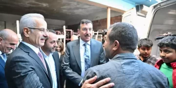 Bakan Uraloğlu, 5.9 büyüklüğündeki depremden etkilenen Kale’de!