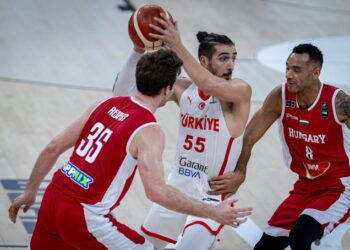 12 Dev Adam, Macaristan’ı 26 sayı farkla geçti!