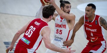 12 Dev Adam, Macaristan’ı 26 sayı farkla geçti!