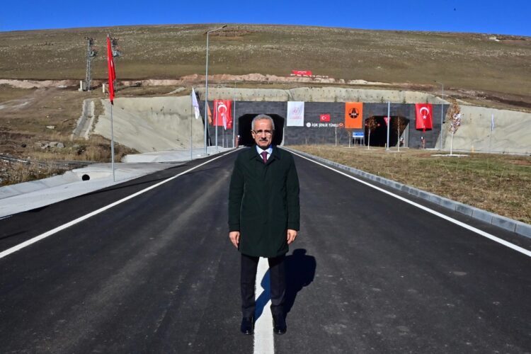 Bakan Uraloğlu: 8 Milyar Liranın Üstünde 8 Ayrı Karayolu Projesine Devam Ediyoruz 8 Ayri Karayolu Projesi habermeydan