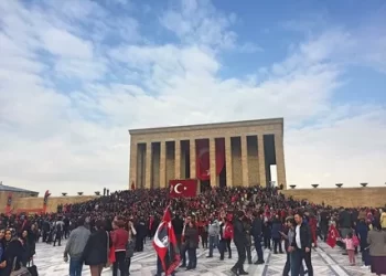 Anıtkabir’de ziyaretçi yoğunluğu!