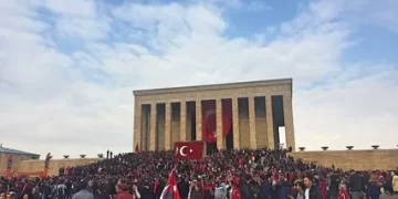 Anıtkabir’de ziyaretçi yoğunluğu!