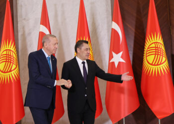 Erdoğan, Kırgızistan Cumhurbaşkanı Caparov ile görüştü