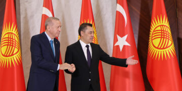 Erdoğan, Kırgızistan Cumhurbaşkanı Caparov ile görüştü