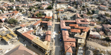 Bakan Kurum: Hatay’da ticaretin kalbinin attığı Uzun Çarşı’yı ayağa kaldırıyoruz