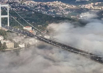 İstanbul Boğazı’nda gemi trafiği askıya alındı