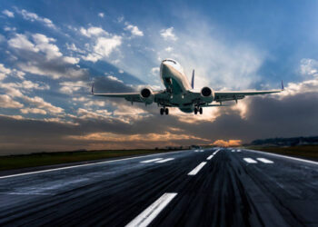 İstanbul-Mersin uçağı 3 kez düşme tehlikesi yaşadı