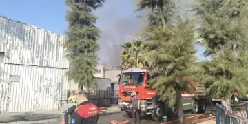 İzmir’de kimya fabrikasında yangın!