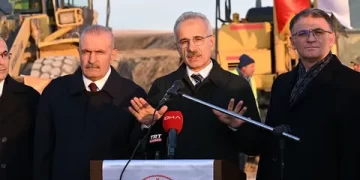 Bakanı Uraloğlu Van Çevre Yolu’nda incelemelerde bulundu