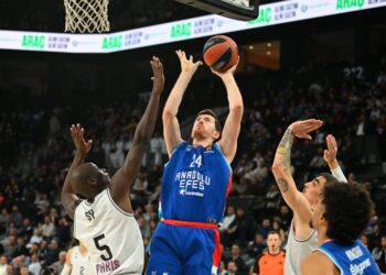 Anadolu Efes 84–93 Paris Basketbol