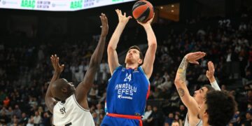 Anadolu Efes 84–93 Paris Basketbol
