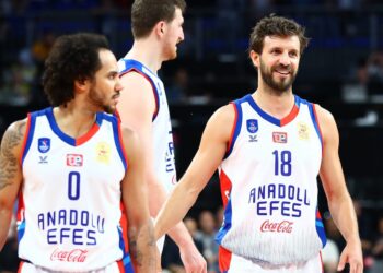 Anadolu Efes’ten, Larkin ve Doğuş için sakatlık açıklaması!