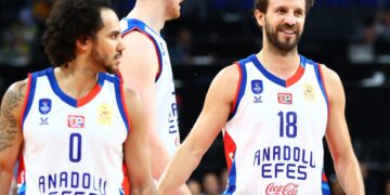 Anadolu Efes’ten, Larkin ve Doğuş için sakatlık açıklaması!