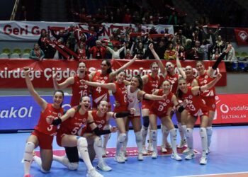 Aras Kargo, Nilüfer Belediyespor’u set vermeden geçti!