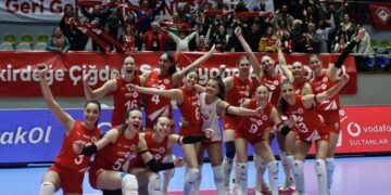 Aras Kargo, Nilüfer Belediyespor’u set vermeden geçti!