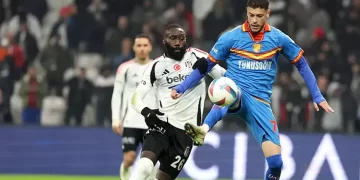Beşiktaş, evinde ağır yaralı!