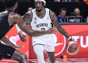 Beşiktaş Fibabanka, Mersin Spor’u son çeyrekte devirdi!