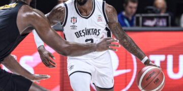 Beşiktaş Fibabanka, Mersin Spor’u son çeyrekte devirdi!