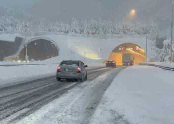 Bolu Dağı kar sebebiyle ulaşıma kapatıldı