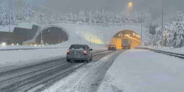 Bolu Dağı kar sebebiyle ulaşıma kapatıldı