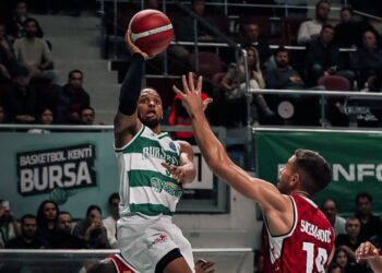 Bursaspor, Bahçeşehir Koleji’ni son çeyrekte geçti!